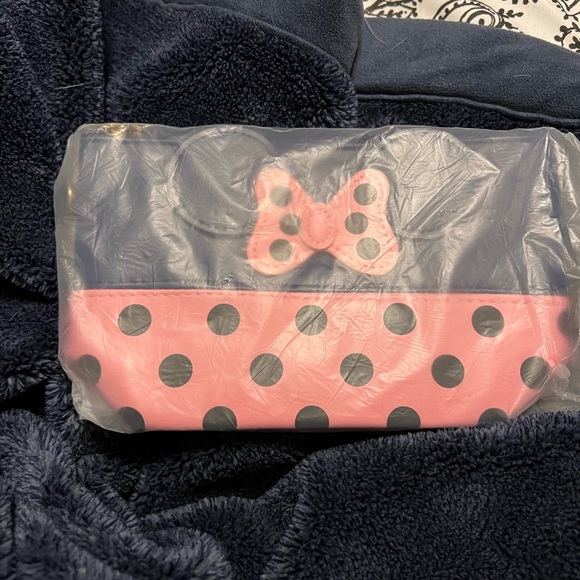 Disney’s Minnie Mouse inspired travel cosmetic pouch bag - Picture 2 of 2